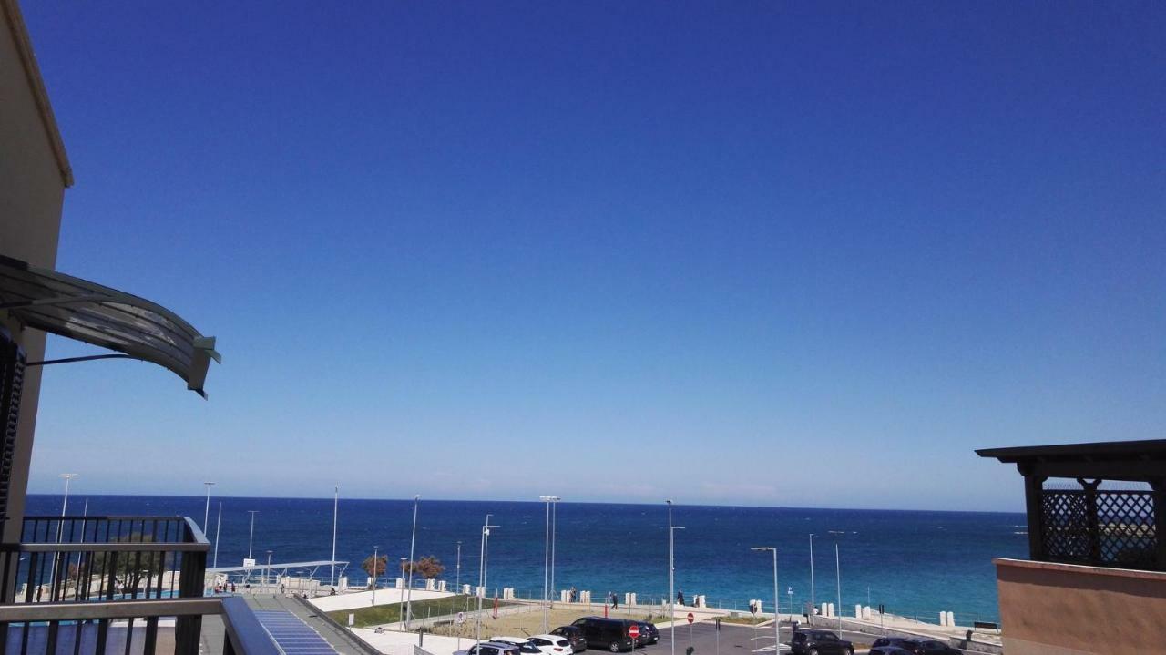 Gallery Art - Sea View 모노폴리 외부 사진